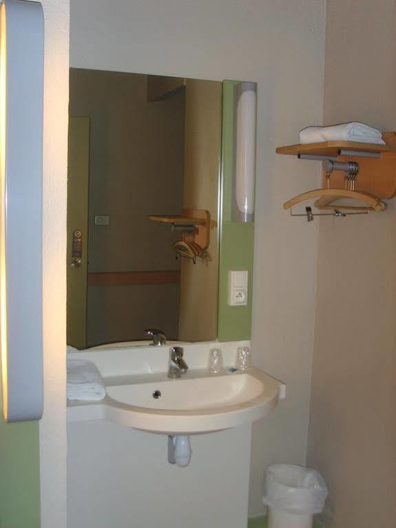 Ibis Budget L'Isle Adam Exterior foto